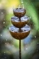 Preview: Regenfänger Gartenstecker 75cm Insektentränke Metall Gartendeko Edelrost Beetstecker Topfstecker