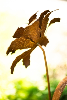 Gartenstecker Blume mit Edelstahlkugel