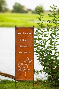 Wo Blumen blühen lächelt die Welt