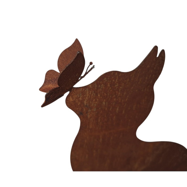 Gartendeko Katze mit Schmetterling