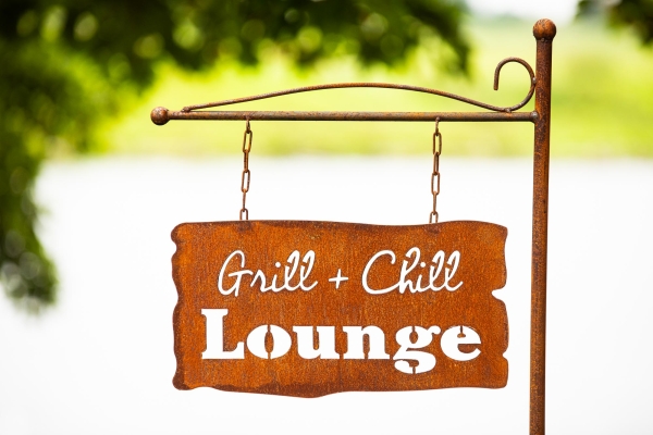 Gartenschild Grill + Chill Lounge